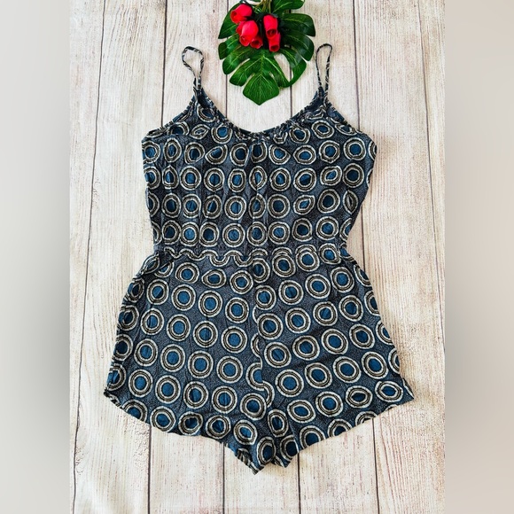 H&M Women’s Blue Printed Tasseled Spaghetti Strap V-Neck Short Romper - Picture 2 of 7